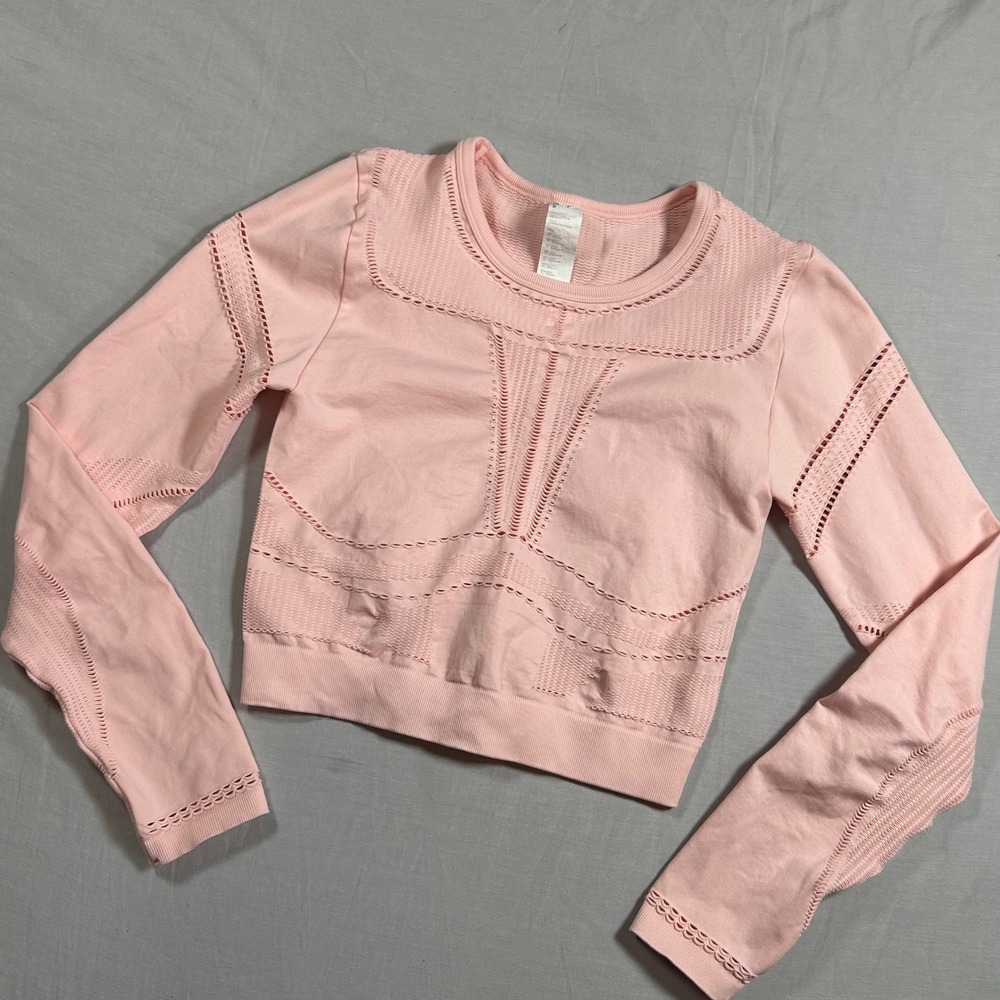 Fabletics Pink Seamless Cropped Workout Yoga Top Long Sleeve Size Medium‎